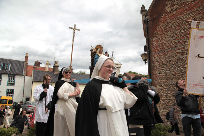Dominican Sisters carrying the Statue of Our Lady of Walsingham